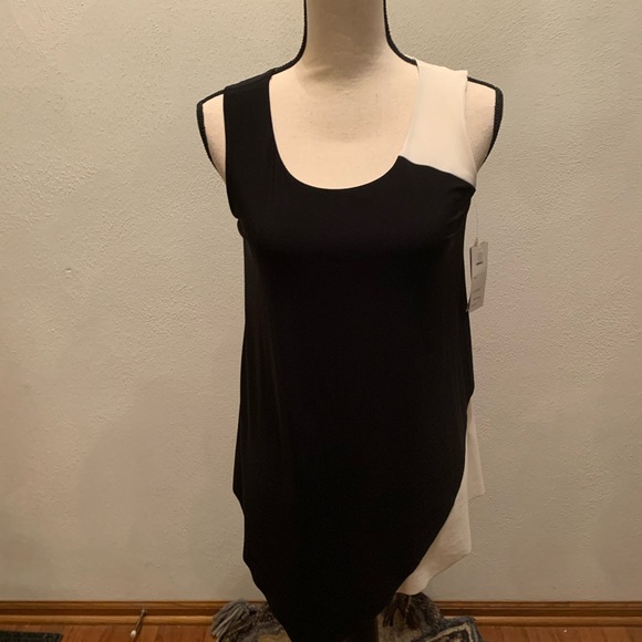 Sleeveless black and cream asymmetrical tank - Picture 2 of 6